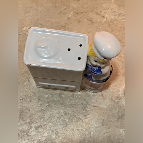 Vintage Campbells Soup Ceramic Salt & Pepper - Picture 7 of 8